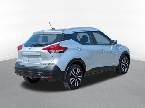 Used 2018 Nissan Kicks SV FWD image 3