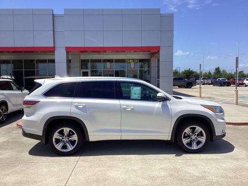 Used 2014 Toyota Highlander Limited Platinum AWD/4WD image 8