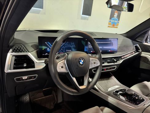 Used 2023 BMW X7 xDrive40i w/ Premium Package image 10