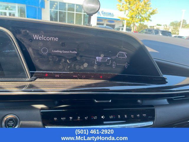 Used 2022 Cadillac Escalade Premium Luxury AWD/4WD image 6
