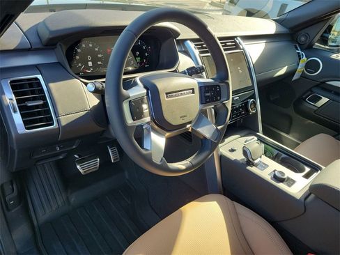 New 2026 Land Rover Discovery Limited Edition image 25