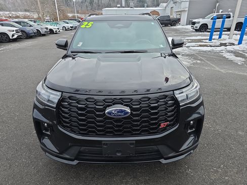 Used 2025 Ford Explorer ST image 8