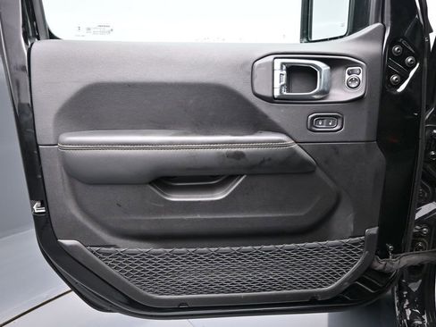 Used 2025 Jeep Wrangler Unlimited Sahara w/ Safety Group AWD/4WD image 10