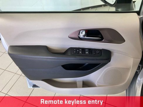 Used 2023 Chrysler Voyager LX image 13