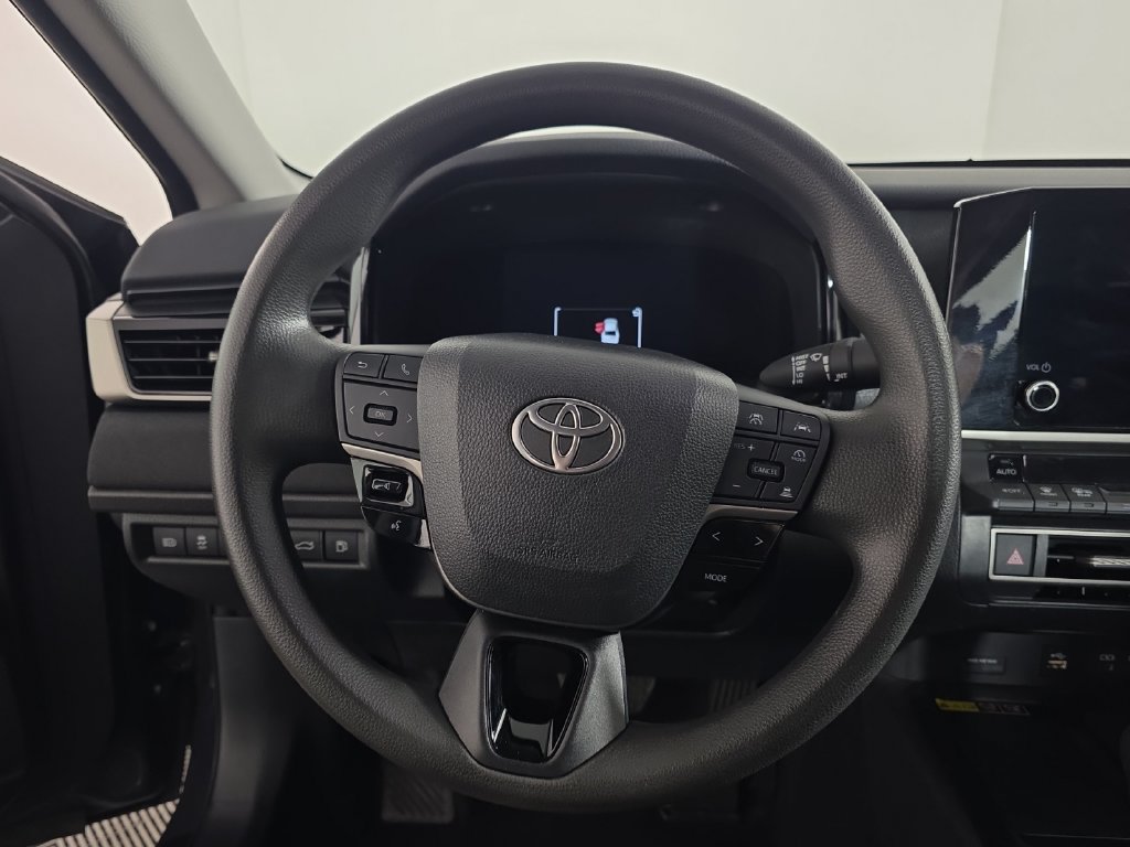 Used 2025 Toyota Camry LE FWD image 13
