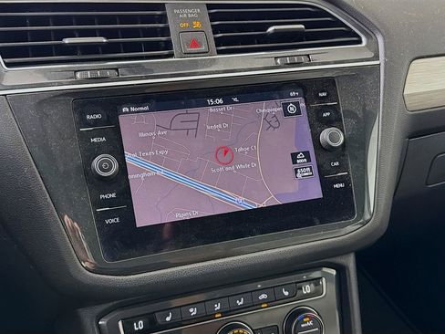 Used 2019 Volkswagen Tiguan SEL w/ 3rd Row Seat Package image 18