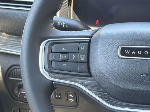 Used 2024 Jeep Wagoneer L Series II w/ Flexible Seating Group AWD/4WD image 8