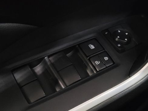 Used 2019 Toyota RAV4 LE AWD/4WD image 27