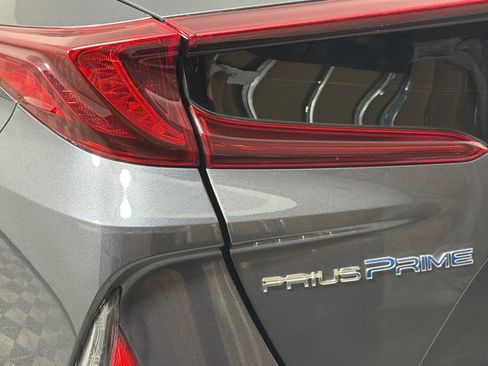 Used 2018 Toyota Prius Prime Premium w/ Preferred Accessory Package FWD image 26
