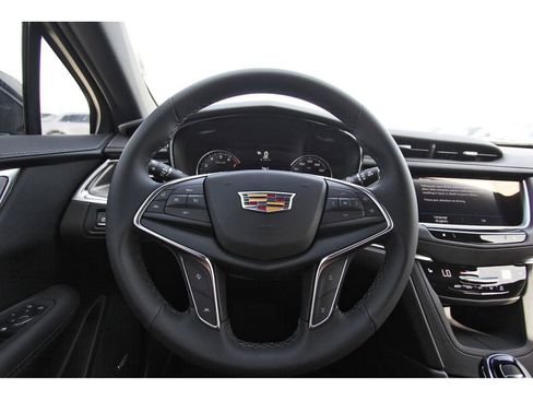 New 2026 Cadillac XT5 Luxury image 13