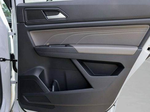 Used 2023 Volkswagen Atlas Cross Sport SEL R-Line image 34