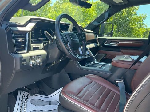 Used 2024 GMC Sierra 2500 Denali Ultimate AWD/4WD image 15