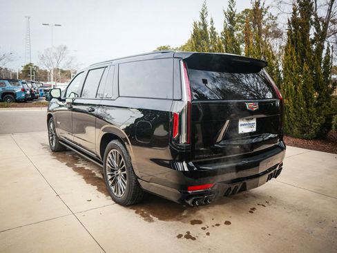 Used 2023 Cadillac Escalade ESV V w/ Heavy-Duty Trailer Package image 8