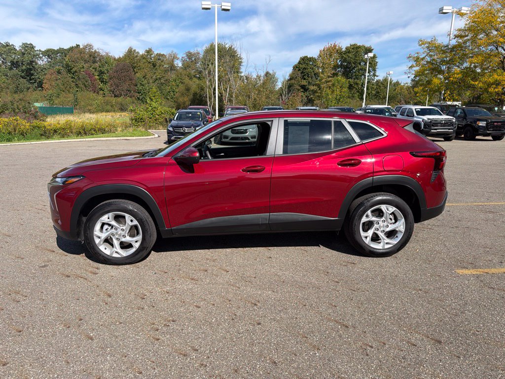 Used 2025 Chevrolet Trax LS w/ LS Convenience Package FWD image 6