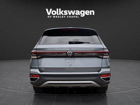 Certified 2025 Volkswagen Taos SE FWD image 6