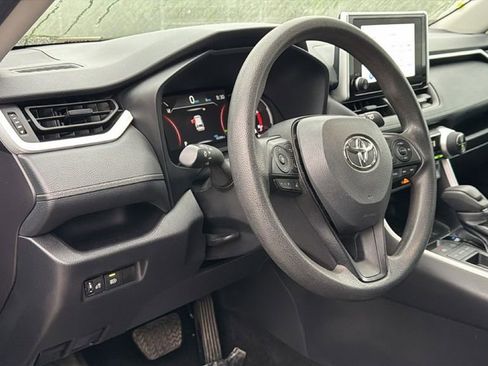 Certified 2025 Toyota RAV4 XLE FWD image 22