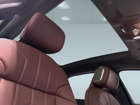 New 2026 BMW 740i w/ Premium Package image 26