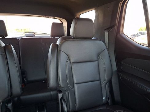 Used 2023 Chevrolet Traverse LT w/ LT Premium Package AWD/4WD image 21