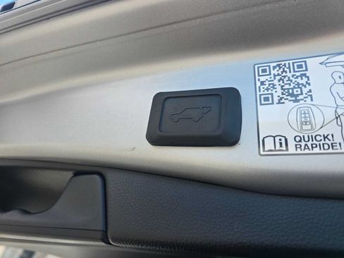 Used 2023 Toyota RAV4 XSE AWD/4WD image 15