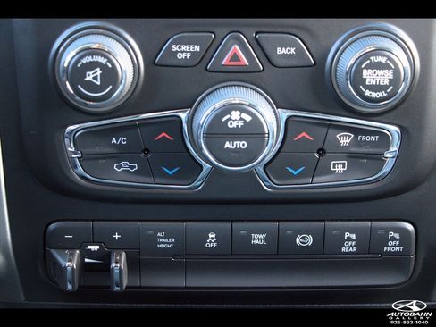 Used 2017 RAM 2500 SLT w/ Luxury Group RWD image 17