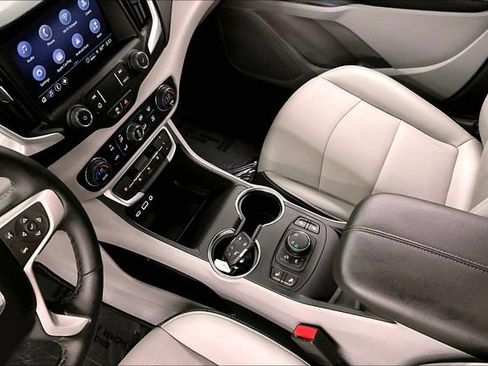 Used 2024 GMC Terrain SLT AWD/4WD image 17