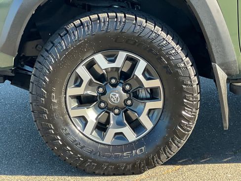 Certified 2022 Toyota Tacoma TRD Off-Road w/ TRD Premium Off Road Package AWD/4WD image 31