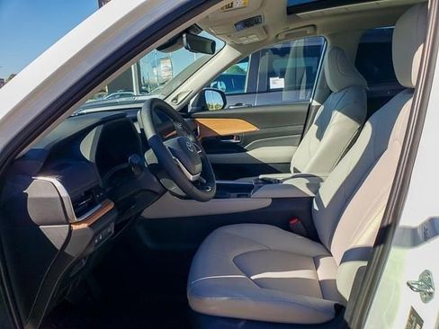 New 2026 Toyota Grand Highlander Limited image 12