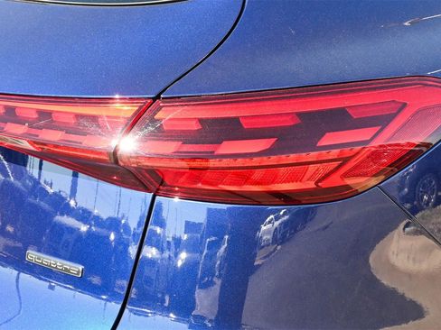 Used 2025 Audi Q5 Premium w/ Convenience Package image 19