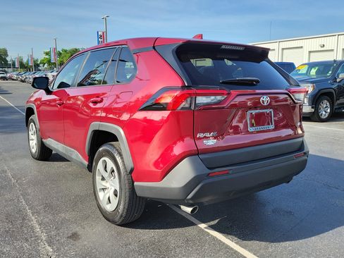 Used 2022 Toyota RAV4 LE FWD image 4