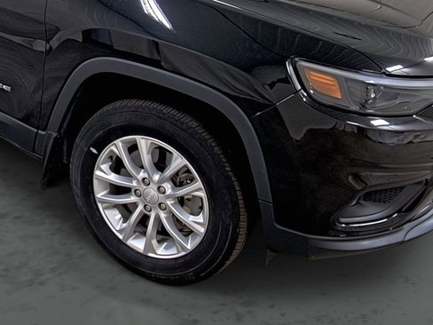 Used 2019 Jeep Cherokee Latitude w/ Cold Weather Group AWD/4WD image 14