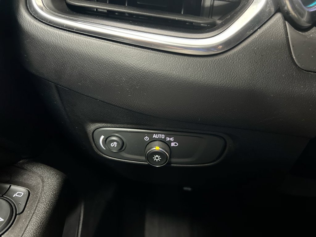 Used 2020 Chevrolet Equinox LT FWD image 18