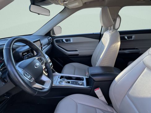 Used 2022 Ford Explorer XLT w/ Equipment Group 202A image 16