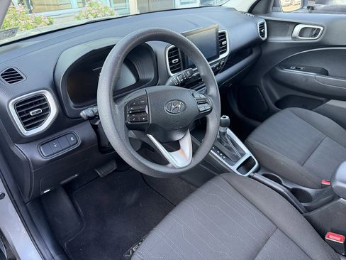 Certified 2023 Hyundai Venue SE FWD image 5