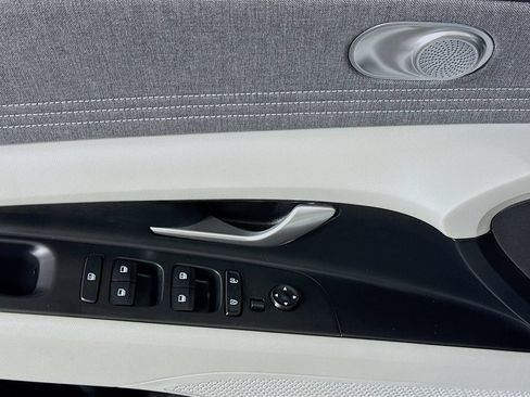 Certified 2025 Hyundai Elantra Limited FWD image 26