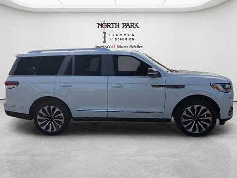 Used 2024 Lincoln Navigator Reserve AWD/4WD image 6