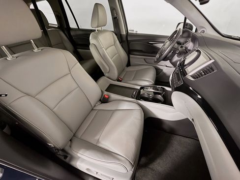 Used 2017 Honda Pilot Touring image 33