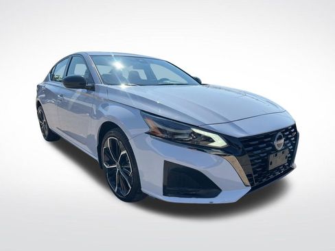 Certified 2023 Nissan Altima 2.5 SR w/ SR Premium Package image 3