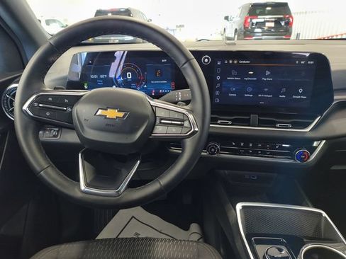 Used 2026 Chevrolet Equinox LT AWD/4WD image 10