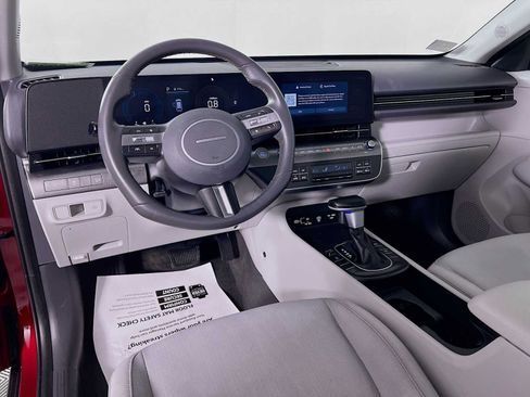 Used 2025 Hyundai Kona SEL image 9