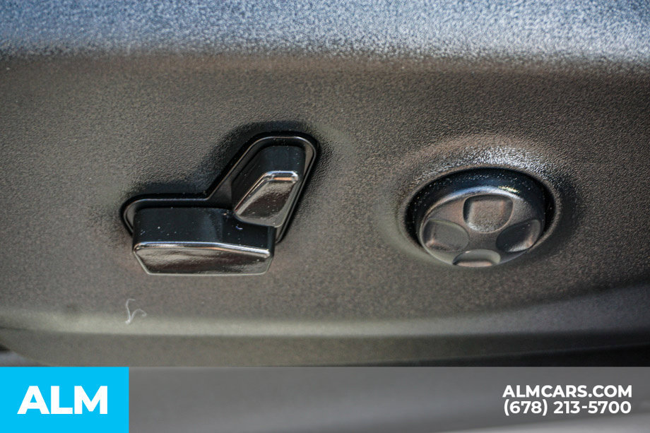 Used 2022 Chrysler Voyager LX FWD image 53