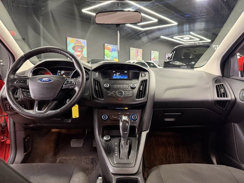 Used 2015 Ford Focus SE w/ SE Sport Package FWD image 14