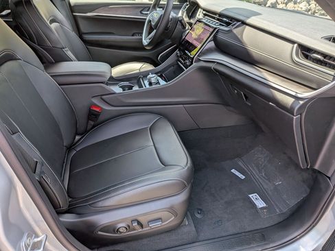 New 2025 Jeep Grand Cherokee L Limited w/ Luxury Tech Group II image 29