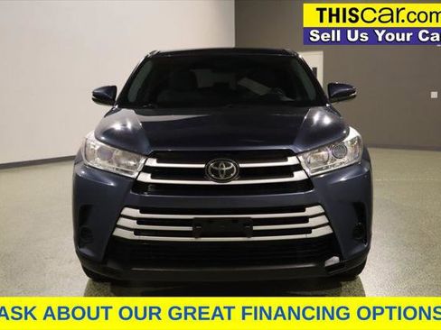 Used 2019 Toyota Highlander LE FWD image 3