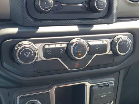 Used 2019 Jeep Wrangler Sport AWD/4WD image 22