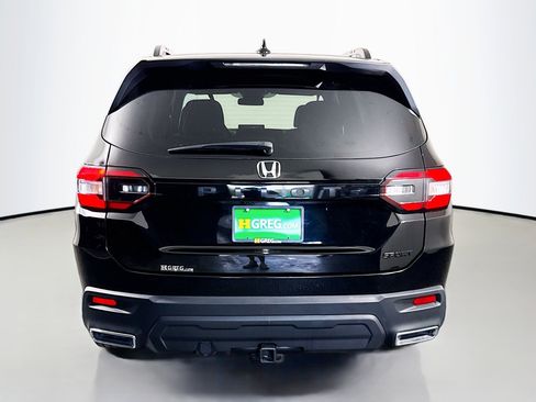 Used 2025 Honda Pilot Sport image 8