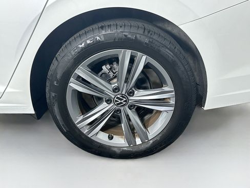 Used 2024 Volkswagen Jetta SE image 11