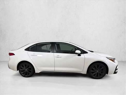 Used 2026 Toyota Corolla SE FWD image 2