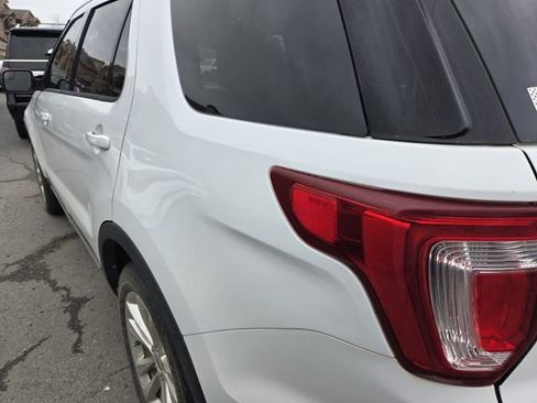 Used 2018 Ford Explorer XLT w/ Equipment Group 202A FWD image 6