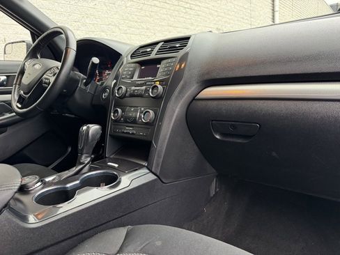 Certified 2018 Ford Explorer XLT image 18