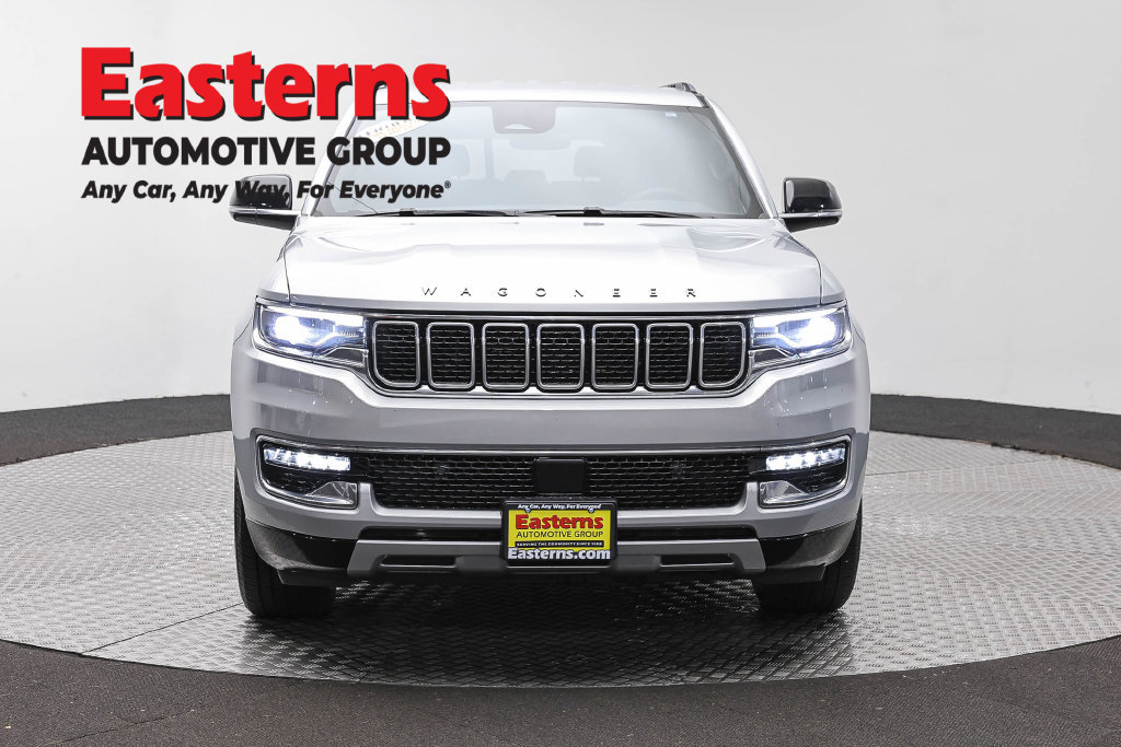 Used 2024 Jeep Wagoneer L Series II w/ Flexible Seating Group AWD/4WD image 4